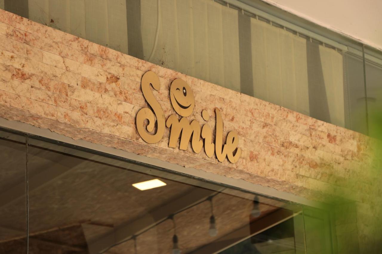 Hotel Smile 코불레티 외부 사진