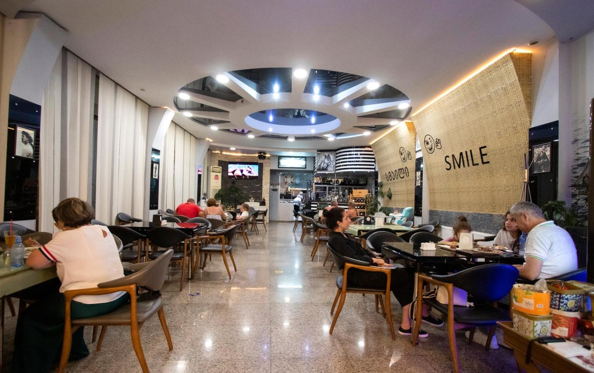 Hotel Smile 코불레티 외부 사진