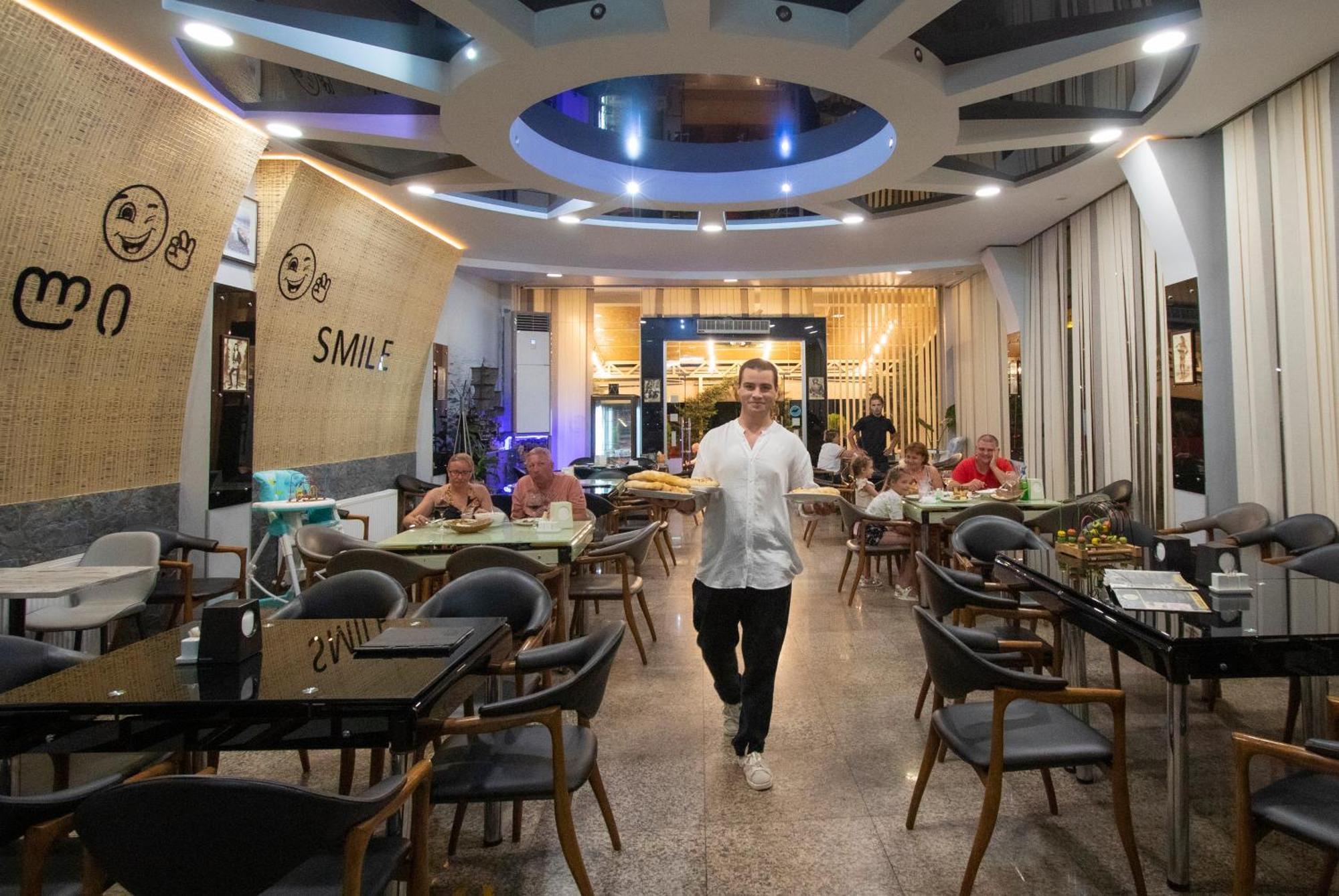 Hotel Smile 코불레티 외부 사진