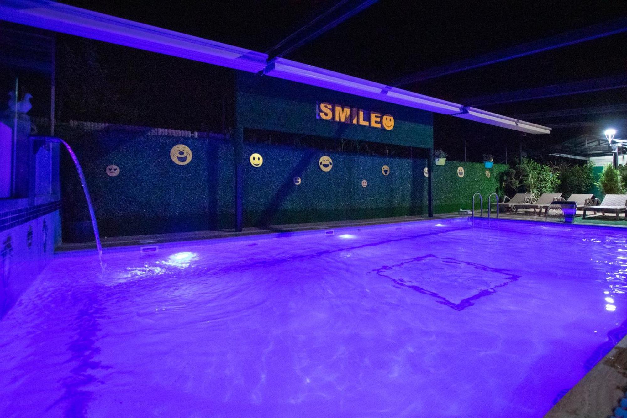 Hotel Smile 코불레티 외부 사진