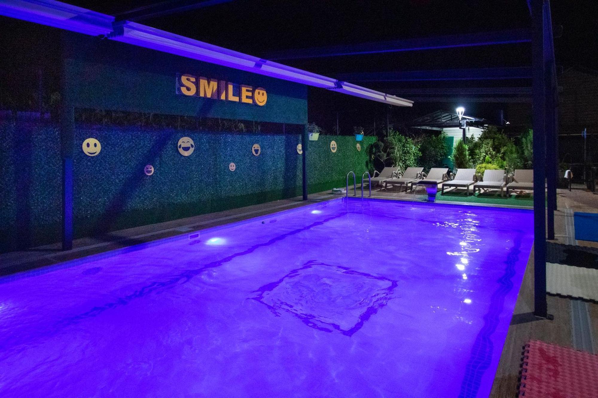 Hotel Smile 코불레티 외부 사진